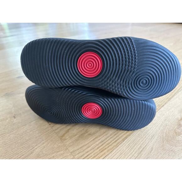 Drop Labs EP 01 Haptic Gaming Sneaker in Black - Picture 6 of 6